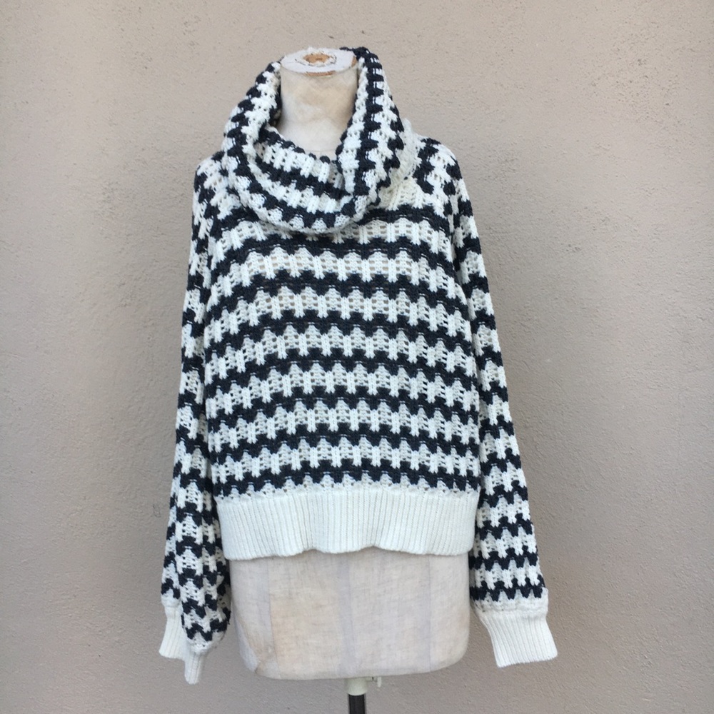 Cute cropped open weave sweater